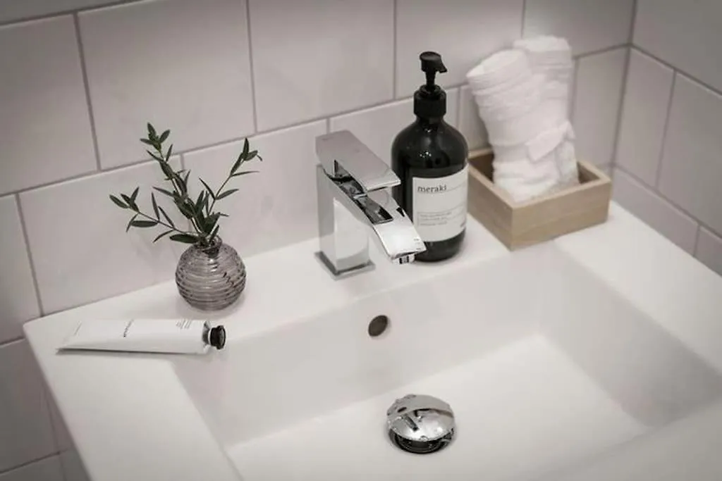 Fully Furnished Room For Rent In Märsta דירה
