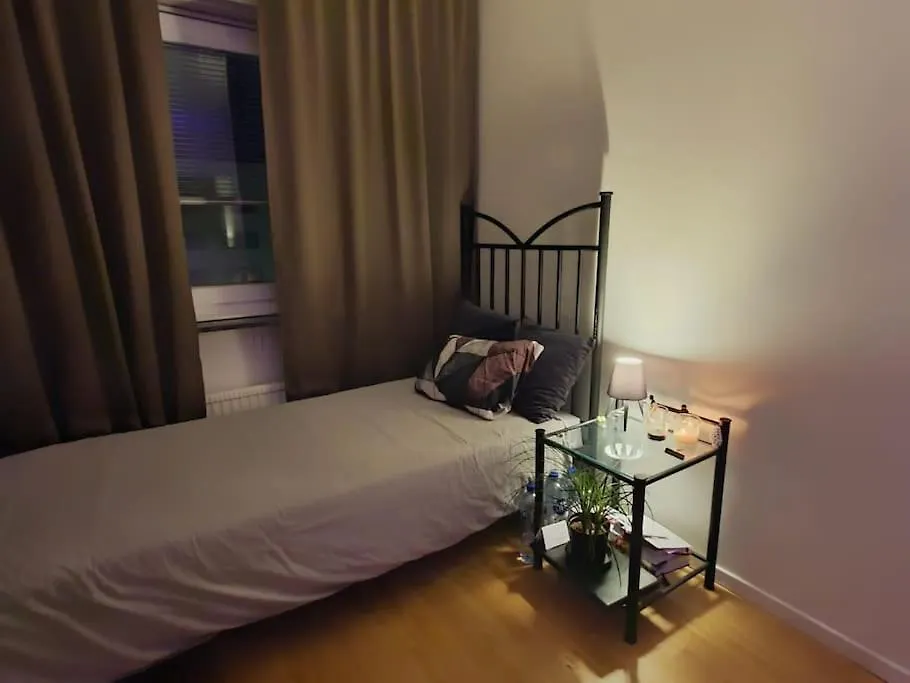 Fully Furnished Room For Rent In Märsta דירה