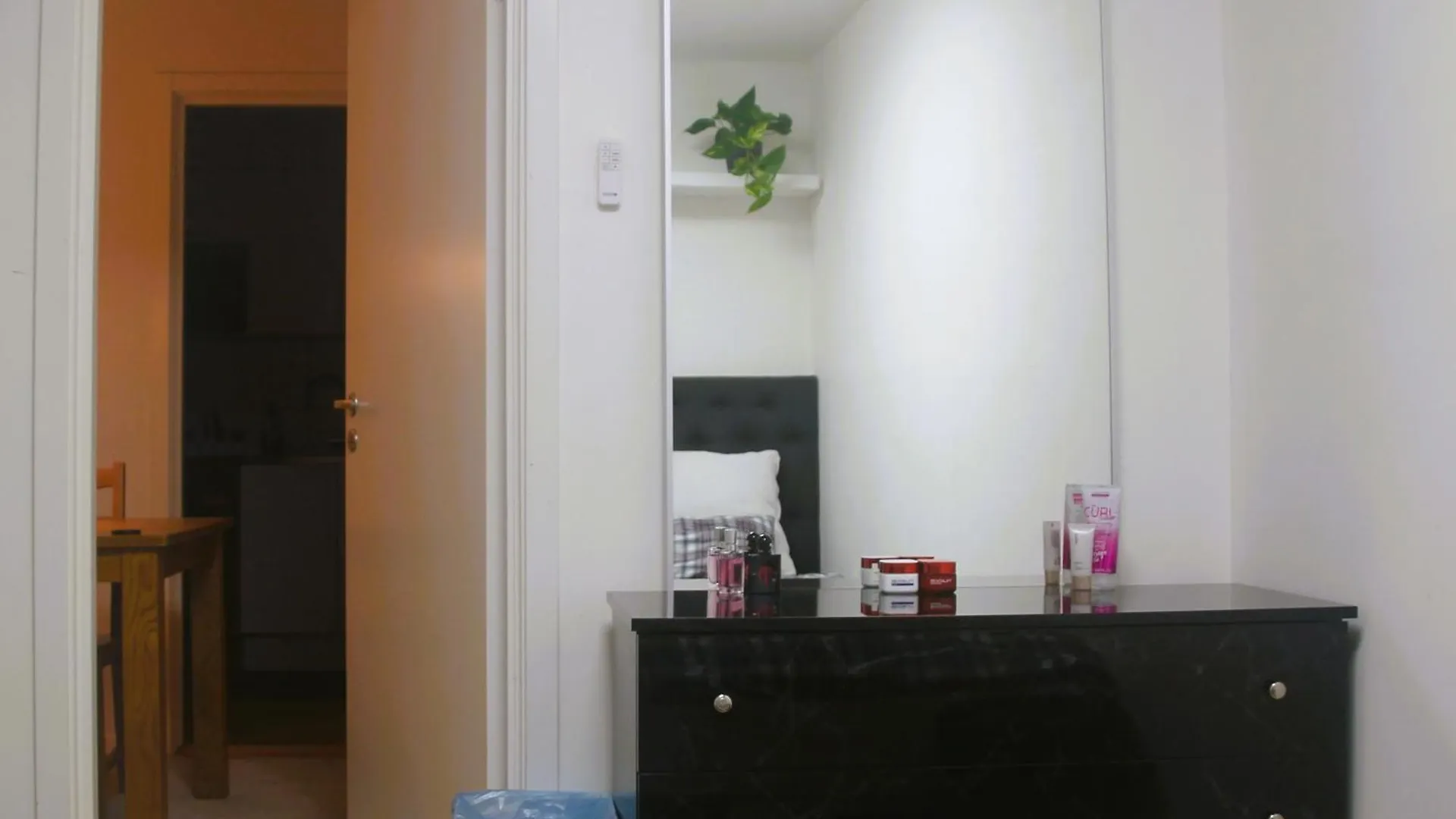 דירה Fully Furnished Room For Rent In Märsta שבדיה